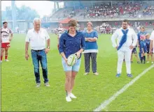  ??  ?? Coup d’envoi d’audrey Forlani XV de France féminin