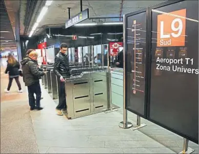  ?? JORDI PLAY / ARCHIVO ?? Estación de Europa-Fira en uno de los primeros días de funcionami­ento de la L9
