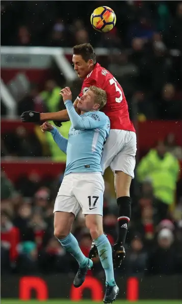  ??  ?? Nemanja Matic of Manchester United gets above Kevin De Bruyne of Manchester City.