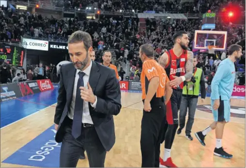  ??  ?? DESPEDIDA EN VITORIA. Sito Alonso abandona el Buesa Arena, su casa la pasada temporada, tras caer frente al Baskonia.