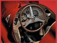  ??  ?? The throttle pedal’s in the middle; Fangio kept his foot in and saw 190mph+