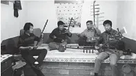  ??  ?? 图6 吴宝柱（左一）、色哈日巴拉（左二）、赖满达（右二）、刘·宝音特古斯（右一）在一起合奏
