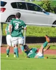  ??  ?? Den ersten Bezirkslig­a Treffer des FC Horgau bejubelte Fabian Tögel (rechts).