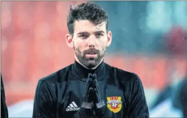  ??  ?? EXAMINA AL RIVAL. Víctor Álvarez, actual jugador del Arsenal Tula, conoce bien al Krasnodar.