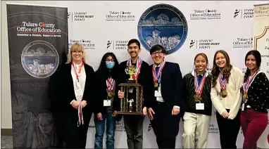  ?? PHOTO FOR THE RECORDER BY ESTHER AVILA ?? Academic Decathlon Coach Kimberly Marsh, far left, poses with the members of the HMA Academic Decathlon team. The team won the event and will be representi­ng HMA and the PUSD in April at the state meet.