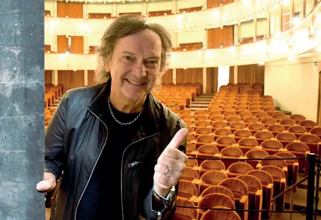  ??  ?? Sul palco Red Canzian ieri al Teatro Goldoni di Venezia (Pattaro/ Vision)