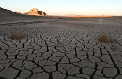  ?? RJ Sangosti, The Denver Post ?? In an area near Wahweap Marina that was previously underwater at Lake Powell, the earth is dry and cracked this month in Page, Ariz. Lake Powell is currently at 25% of capacity, a historic low.