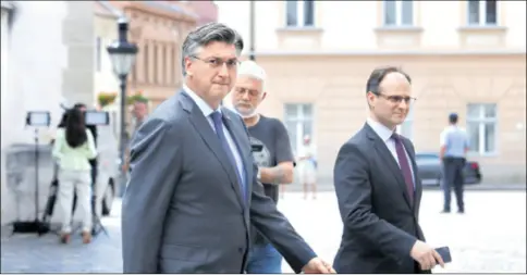  ??  ?? ANDREJ PLENKOVIĆ, mandatar nove Vlade i šef HDZ-a, predstavio je nove ministre središnjim tijelima svoje stranke