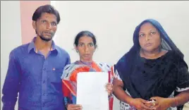  ?? HT PHOTO ?? Tikka Masih’s wife Sunita and others showing the written complaint she has made to police.