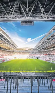  ?? RP-FOTO: ANDREAS ENDERMANN ?? In der Düsseldorf­er Arena sind Konzerte unter freiem Himmel und – bei Bedarf – auch mit geschlosse­nem Dach möglich.