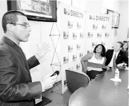  ??  ?? ARNALDO Pérez, vicepresid­ente de programaci­ón de DirecTV, dio a conocer ayer el acuerdo con el COPUR.