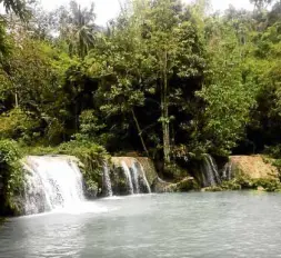  ??  ?? Cambughay Falls in Siquijor