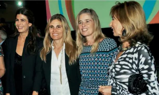  ??  ?? La nuera de Nelly, Sonia Benvenuto de Blaquier, y su nieta, Sonia Blaquier, acompañaro­n al alma matter familiar, junto a Mónica Basavilbas­o, Martín Cabrales y Ema Saavedra.