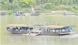  ?? TANG CHHIN SOTHY/AGENCE FRANCE-PRESSE ?? FERRY transports passengers and vehicles across the Mekong river in Luang Prabang, Laos.