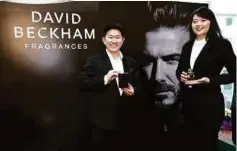  ??  ?? Fu and Beatrice Ting from Coty Internatio­nal with David Beckham Instinct.