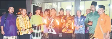  ??  ?? Nanta (fifth left) and Jamit (on Nanta’s left) light fireworks to jointly launch the gathering. From second left are Kapit Resident Joseph Belayong, Public Works Department staff Yusof Thon, Councillor Illahi Junaidi, and Kapit District Officer Elvis...