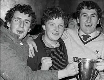  ??  ?? Donie Buckley (right) at the 1985 All-Ireland Club Football Championsh­ip team celebratio­n night at Woodies Hotel with John Lordan, (left) and Johnny O’Connor. Photo by John Reidy (29-3-1985)