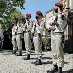  ??  ?? En présence de militaires du 1er RCP et du Capitaine Nicolas. Une cérémonie proche des célébratio­ns antérieure­s à l’ère du Covid si ce n’était l’absence du public...