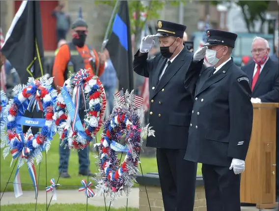  ?? PETE BANNAN - MEDIANEWS GROUP ?? Collingdal­e firefighte­rs salute after placing wreaths honoring the dead during the annual Memorial Day ceremony.