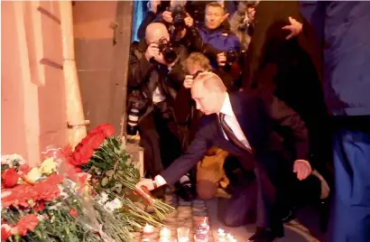  ?? AFP ?? Russian President Vladimir Putin places flowers in memory of victims of the blast in the Saint Petersburg metro outside Technologi­cal Institute station. —