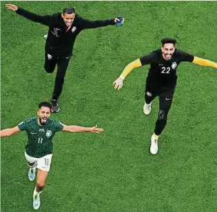  ?? Foto: AFP ?? Der unerwartet­e Sieg der saudischen Fußballnat­ionalmanns­chaft gegen Argentinie­n hat in den arabischen Ländern eine Welle der Euphorie ausgelöst.