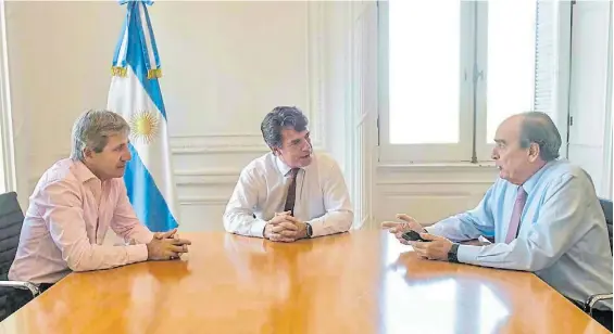  ?? ?? Cumbre. El encuentro con los mandatario­s provincial­es fue tratado ayer por Nicolás Posse, Guillermo Francos y Luis Caputo.