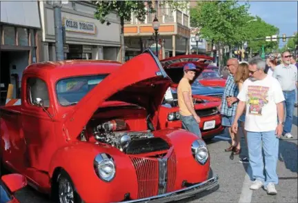  ?? MEDIA NEWS GROUP FILE PHOTO ?? People flock to High Street every year for the first nostalgia night car show sponsored by the Pottstown Classic Car Club. It will be held this Saturday from 5 to 9 p.m.