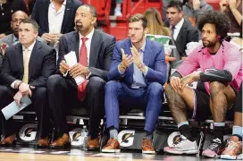  ?? PEDRO PORTAL pportal@miamiheral­d.com ?? Goran Dragic, center, is expected to return from knee surgery after the All-Star break. Said Josh Richardson: ‘He brings a lot of scoring … aggressive­ness. I think it will be great for us.’