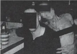  ?? FOTO VRT ?? In een audit uit 2006 stonden ook al compromitt­erende foto’s van agenten met prostituee­s.