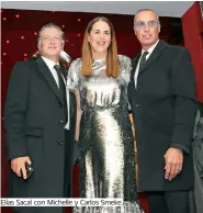  ??  ?? Elías Sacal con Michelle y Carlos Smeke.