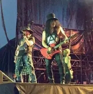  ??  ?? I Guns ‘n Roses lo scorso anno all’ippodromo del Visarno Il loro concerto a Firenze è stata anche l’unica data italiana della band americana