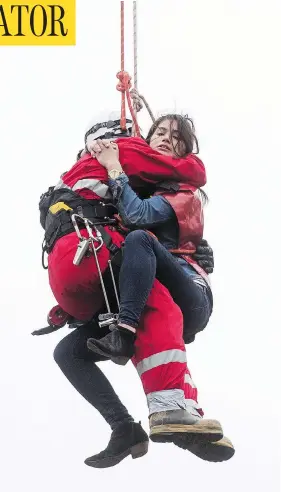  ??  ?? A woman who climbed up a crane in downtown Toronto and then made her way down to a dangling hook was rescued by emergency crews early Wednesday, arrested and then taken away in a hospital gurney.