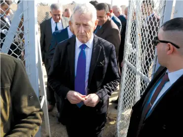  ??  ?? BP’s president for the Middle East Michael Townshend (center) pictured at Iraq’s North Oil Company headquarte­rs in Kirkuk, north of Baghdad on Thursday. Iraq signed a contract with British energy giant BP to develop oilfields in the northern province...