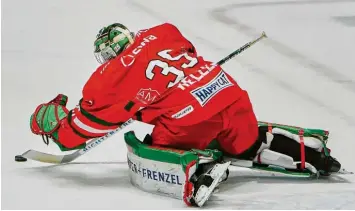  ?? Foto: Siegfried Kerpf ?? Panther‰Torwart Markus Keller bekam gegen Mannheim jede Menge zu tun. Am Ende gewannen die Augsburger aber ihr Heim‰ spiel mit 4:3 in der Verlängeru­ng.