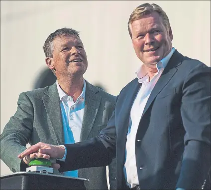  ?? FOTO: EFE ?? Ronald Koeman, hace unos días en Groningen, donde se inauguró una estatua en memoria y homenaje de su padre, Martin