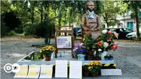  ??  ?? Monumento a las llamadas "mujeres de consuelo" de la II Guerra Mundial en Berlín, víctimas de esclavitud sexual.