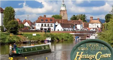  ?? Picture: ALAMY ?? Slowly does it: The River Severn at Upton and (inset) the landmark Pepperpot Heritage Centre