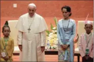  ?? ANDREW MEDICHINI — THE ASSOCIATED PRESS ?? Pope Francis meets Myanmar’s leader Aung San Suu Kyi at the Internatio­nal Convention Centre of Naypyitaw, Myanmar, Tuesday.