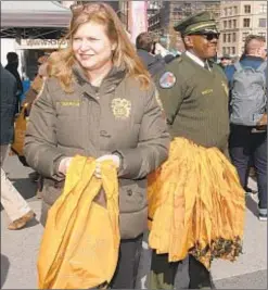  ?? BARRY WILLIAMS/FOR NEW YORK DAILY NEWS ?? City Sanitation Commission­er Kathryn Garcia hands out reusable shopping bags at Union Square in advance of ban on plastic bags.