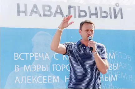  ?? ALEKSEY RUBAN-FLICKR ?? ALEXEI NAVALNY meeting with voters during the election campaign for mayor of Moscow in 2013.