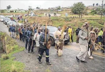  ??  ?? Up the mountain: amaHlubi elders and warriors brave the cold to pay homage to their ancestor, King Langalibal­ele I. Photos: Paul Botes