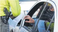  ?? SYMBOLFOTO: DPA ?? Die Bundespoli­zei hat bei Kontrollen mehrere Personen erwischt, die unerlaubt nach Deutschlan­d einreisen wollten.