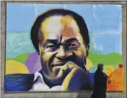  ?? WASHINGTON POST PHOTO BY RICKY CARIOTI ?? Artist Jay Coleman signs his mural of former D.C. mayor Marion Barry last year. It hangs on a building in southeast Washington, where the four-term mayor is still revered.
