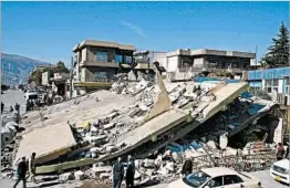  ?? SHWAN MOHAMMED/GETTY-AFP ?? A building in Iraq’s semiautono­mous Kurdish region lies in ruins Monday.