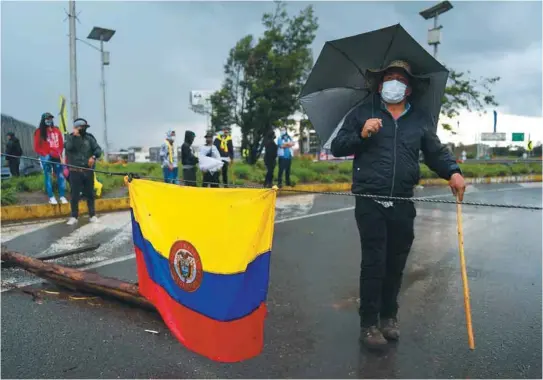  ?? / Gustavo Torrijos ?? En las afueras de Bogotá hay bloqueos, lo que ha impedido el paso entre la capital y los municipios aledaños.