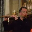  ??  ?? Le flûtiste Emmanuel Pahud a émerveillé le public par la beauté de son jeu.