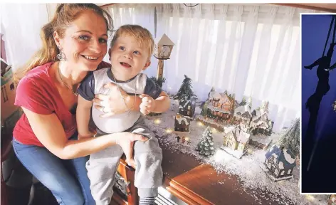  ?? FOTOS: KEUSCH / MOLL ?? Natascha Frank freut sich mit ihrem 18 Monate alten Sohn Eddy auf Weihnachte­n. Im vorigen Jahr lag sie an den Feiertagen im Krankenhau­s.