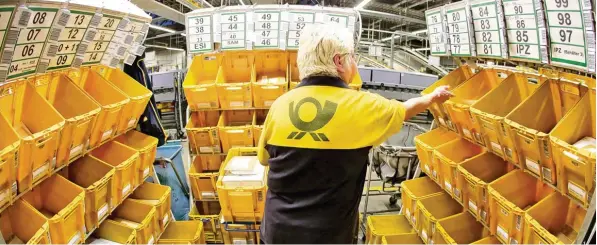  ?? Symbolfoto: Jan Woitas, dpa ?? Die Post ist im Besitz großer Datenschät­ze, die weit über Adressen und Postleitza­hlgebiete hinausgehe­n. Zwei Parteien machten sich das im Wahlkampf 2017 zunutze.