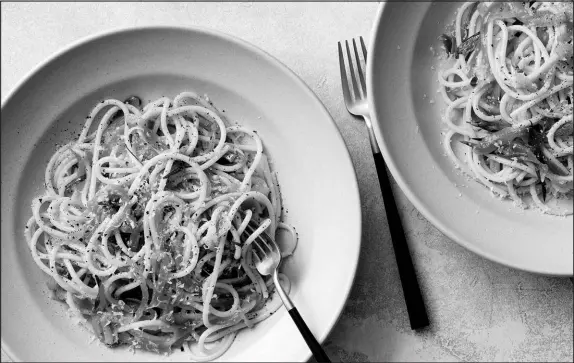  ?? KELLY MARSHALL / THE NEW YORK TIMES ?? This elegant black pepper and onion spaghetti pasta — which Ali Slagle adapted from Michele Baldacci, the chef and co-owner of Locanda Vini e Olii in Brooklyn — is as simple as they come, but that doesn’t mean that it’s boring.
