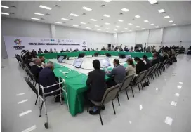  ?? ESPECIAL ?? El gobernador Manolo Jiménez encabezó en La Laguna la reunión del Consejo de Seguridad y Desarrollo Regional.